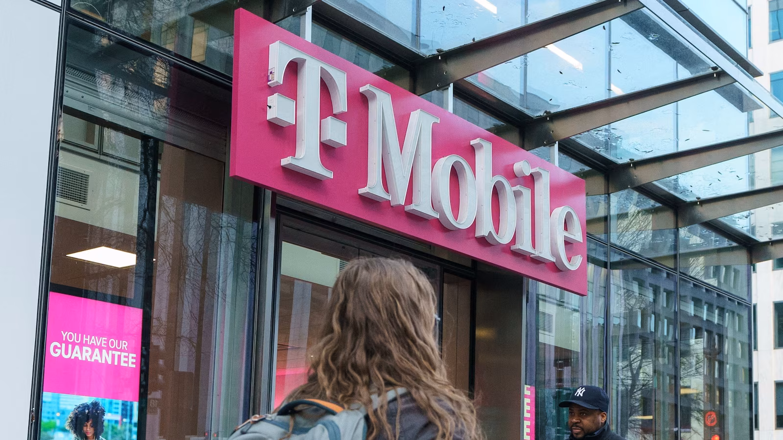 Featured image for T-Mobile Acquires U.S. Cellular's Wireless Business for $4.4 Billion