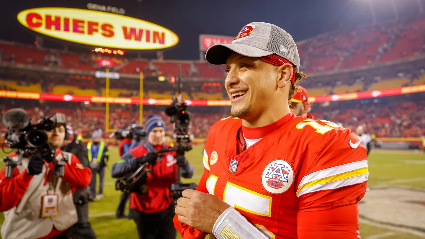 "Chiefs to Bench Mahomes, Start Gabbert in Week 18 Finale Against Chargers"
