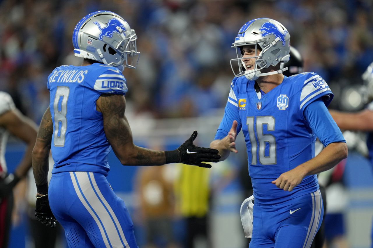 Thanksgiving Traditions and Triumphs: Lions' Legacy on Display