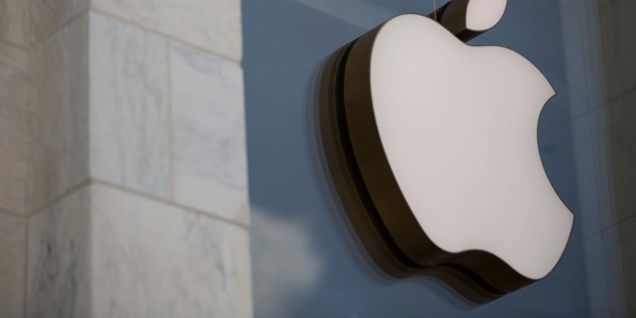 Featured image for "Apple's 2028 Electric Vehicle to Feature Limited Autonomous Driving Capabilities"