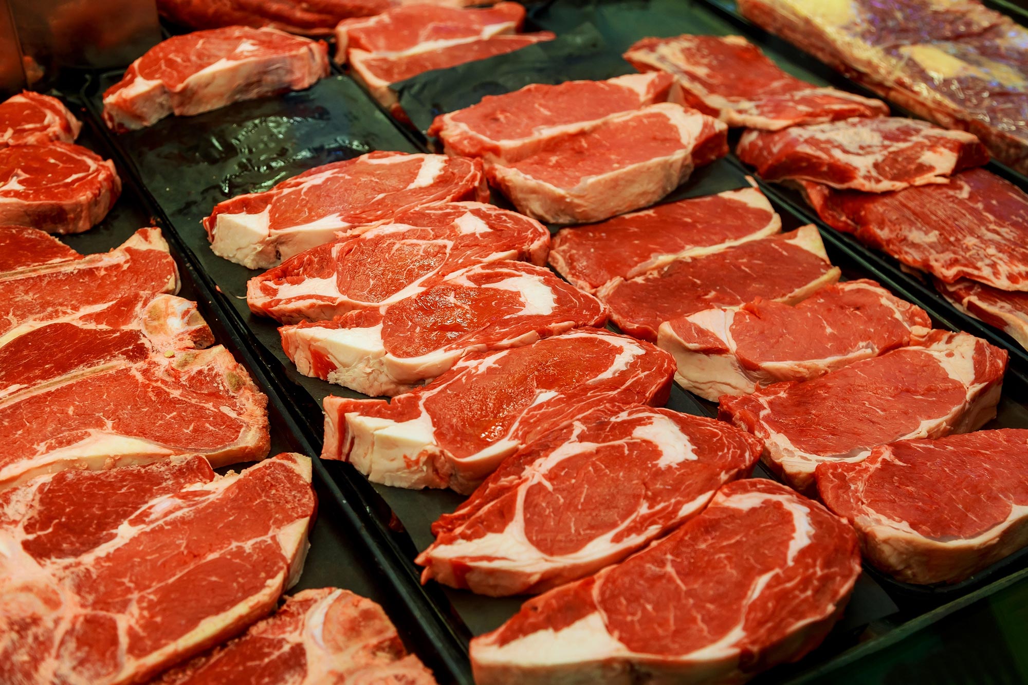 Meat contaminated with E. coli linked to 480,000+ UTIs in the US annually.