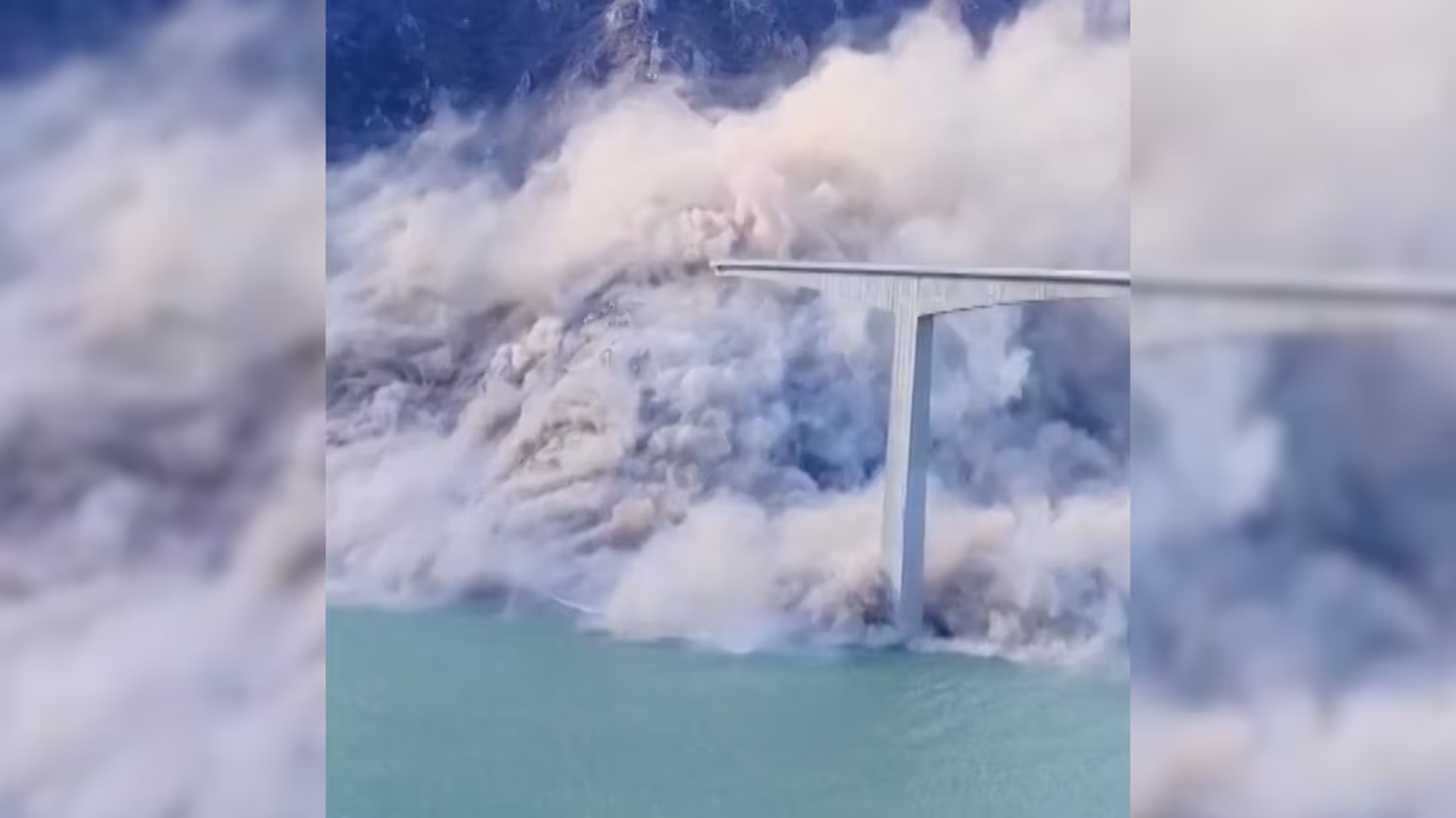 Featured image for China's New Bridge Part Collapses in Seconds