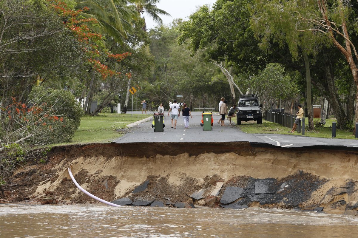Devastating Floods Engulf Northeastern Australia, Prompting Massive Rescues and Evacuations