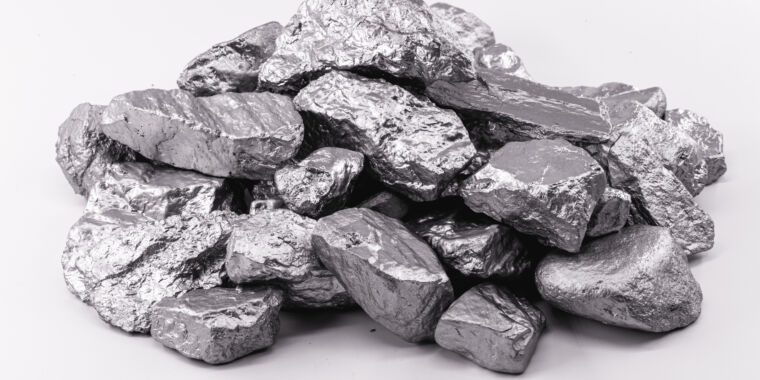 Optimizing Performance of Atomically Thin Transistors with New Method