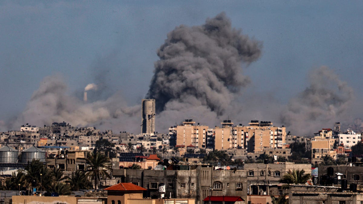 "US Targets Houthi Assets in Yemen Amid Middle East Crisis"