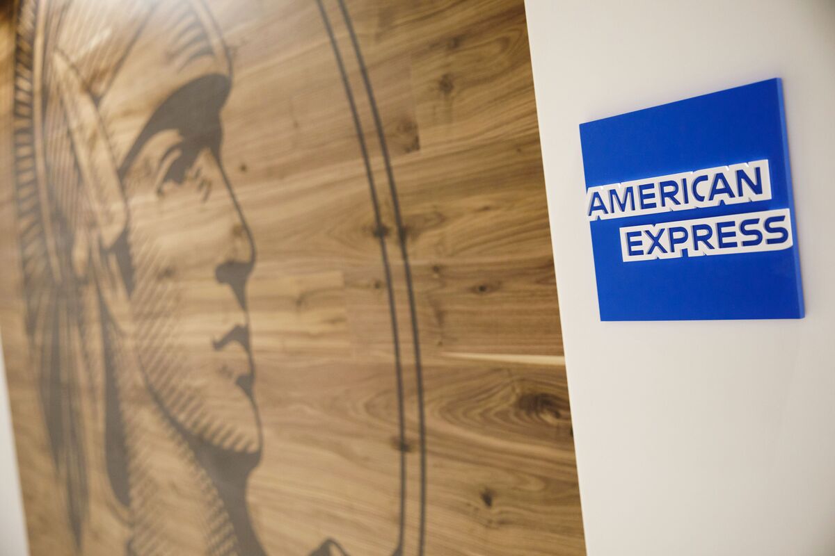 Featured image for American Express Q3 Earnings Surge on Platinum Card Demand and Spending Confidence
