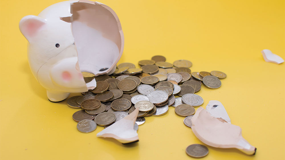 Analysts predict bleak earnings and deposit flight for US banks in upcoming quarter.