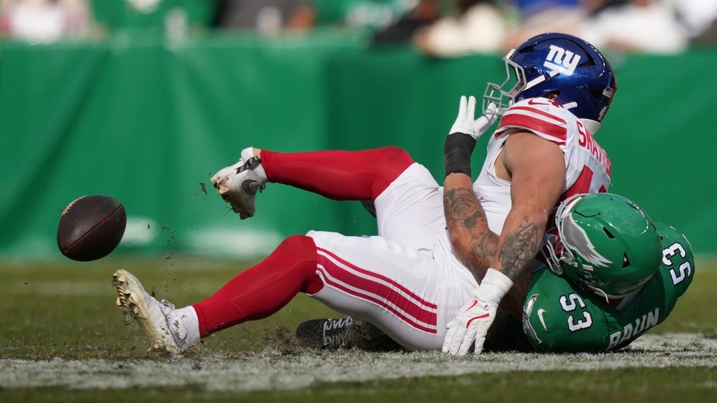 Featured image for Giants' Cam Skattebo suffers serious ankle injury during game