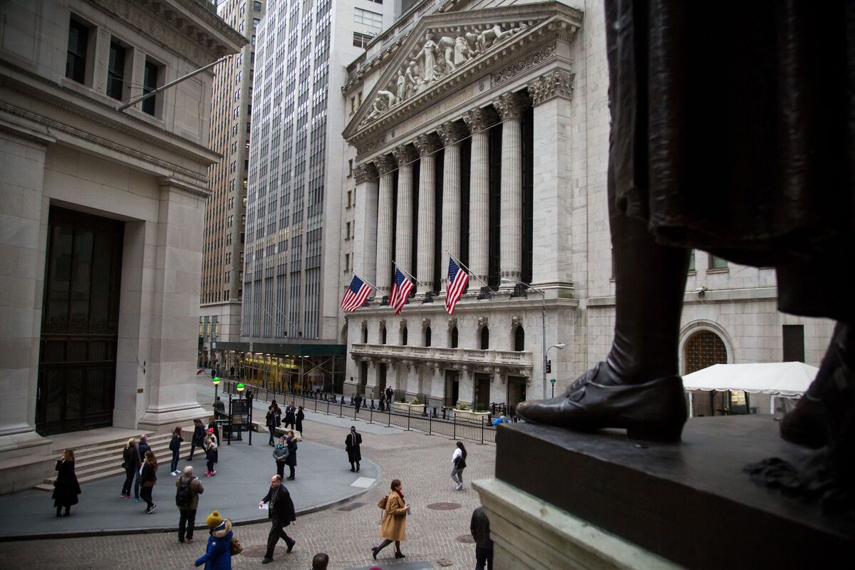 Featured image for Crypto Market Turmoil as Bitcoin and Altcoins Plunge Amid Broader Sell-Offs