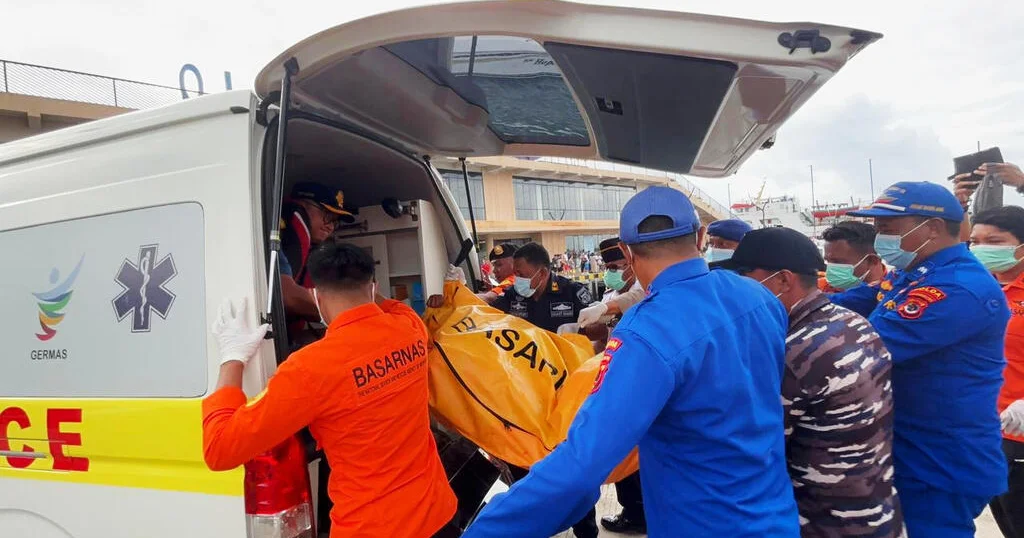 Featured image for Tragic Boat Accident in Indonesia Claims Spanish Coach and Three Children
