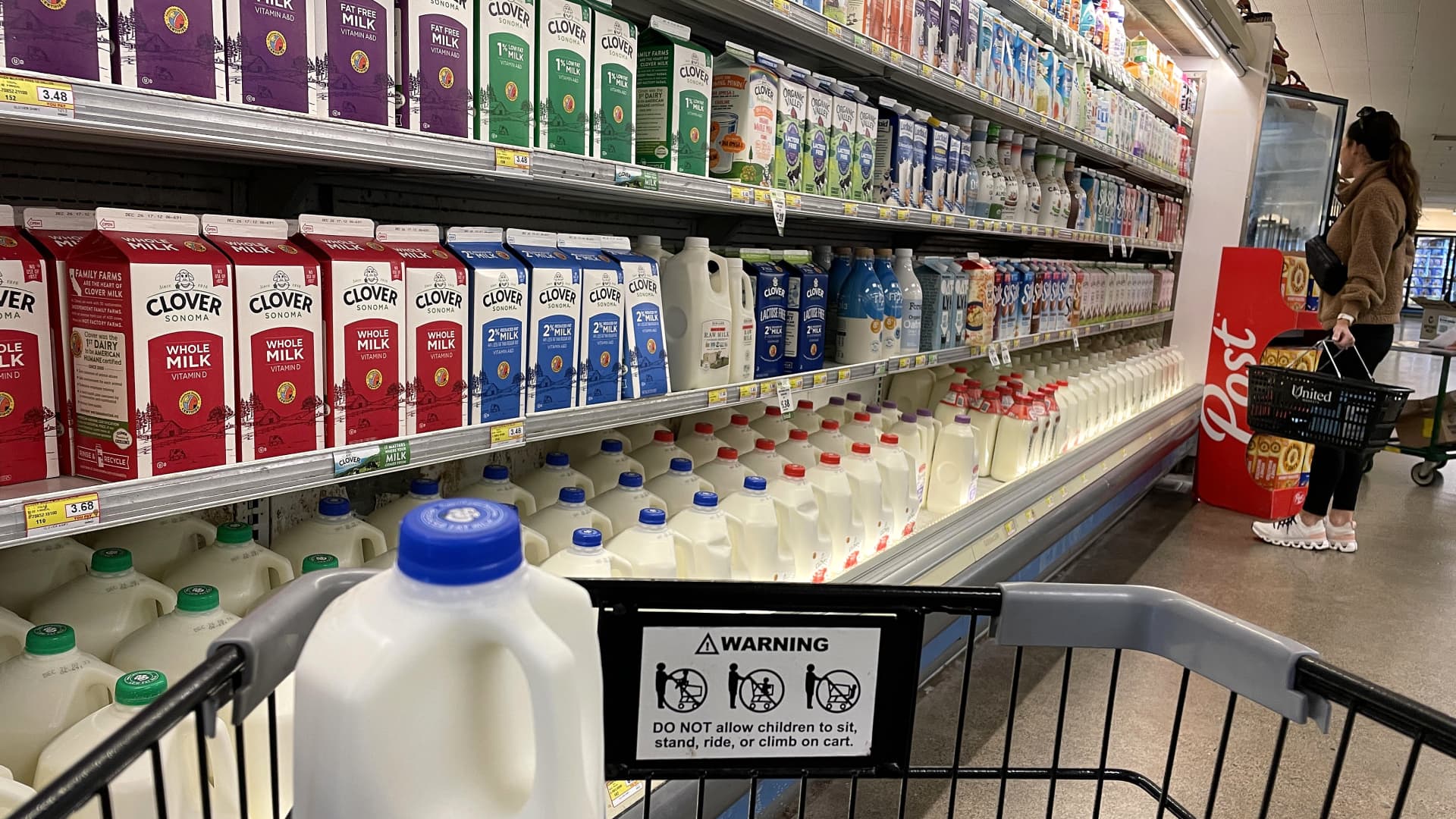 "US Wholesale Prices Drop 0.1% in December, Signaling Easing Inflation Pressures"