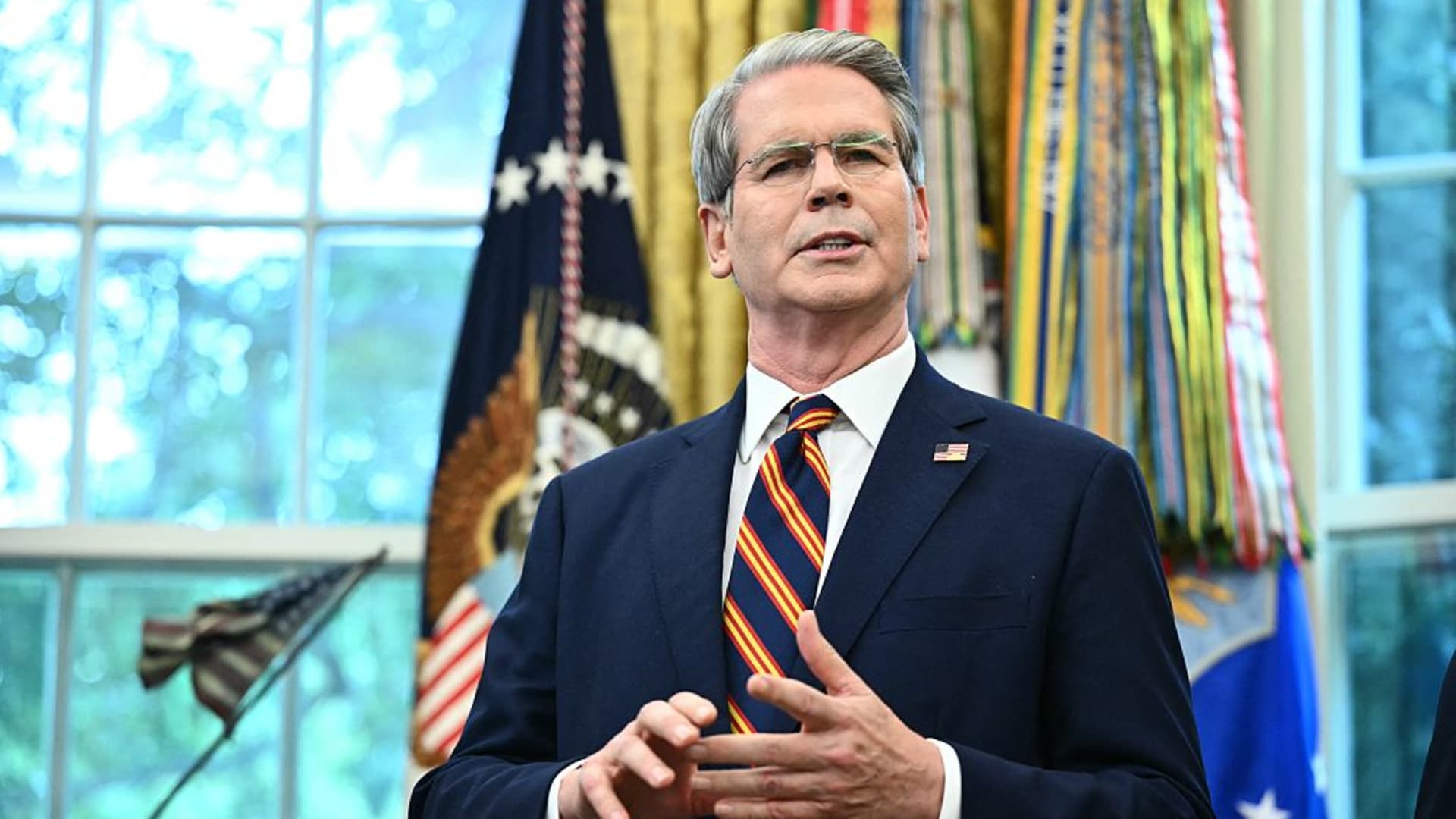 Featured image for Trump's Proposal to End Quarterly Reports Sparks Investor and CEO Debate