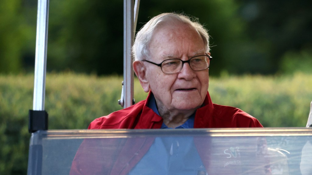 "Berkshire's Stock Moves: Buffett Trims Paramount and Apple, Buys More Chevron"