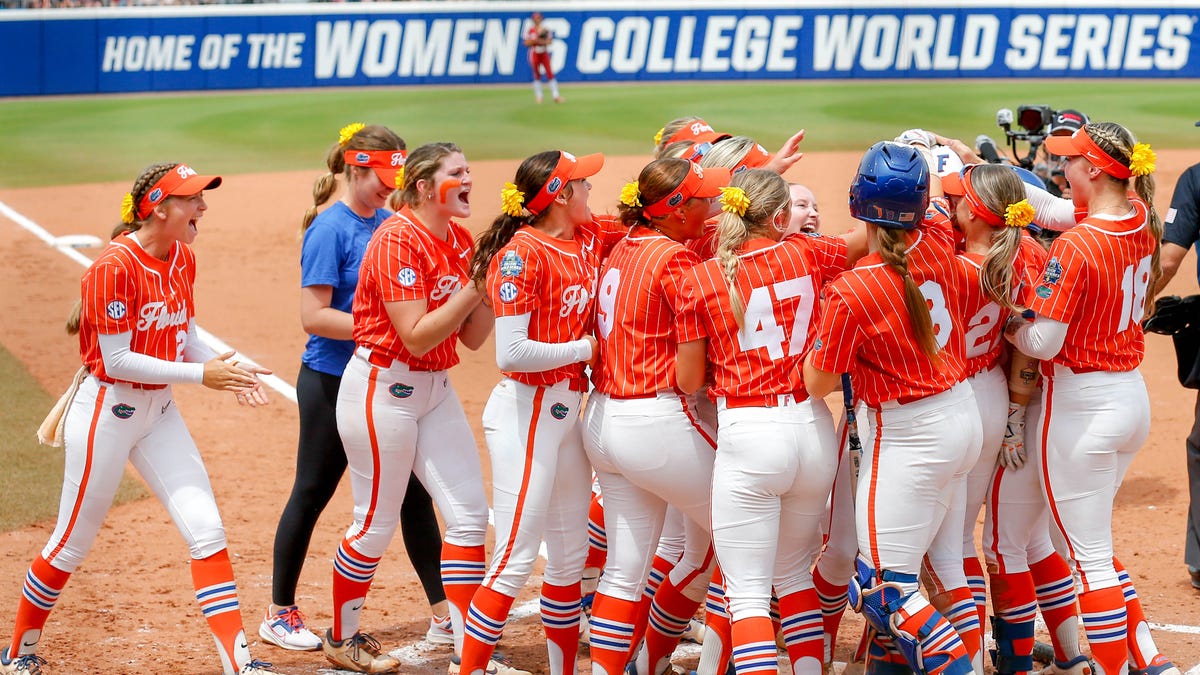 Featured image for Oklahoma vs. Florida: WCWS Semifinal Showdown Live Updates