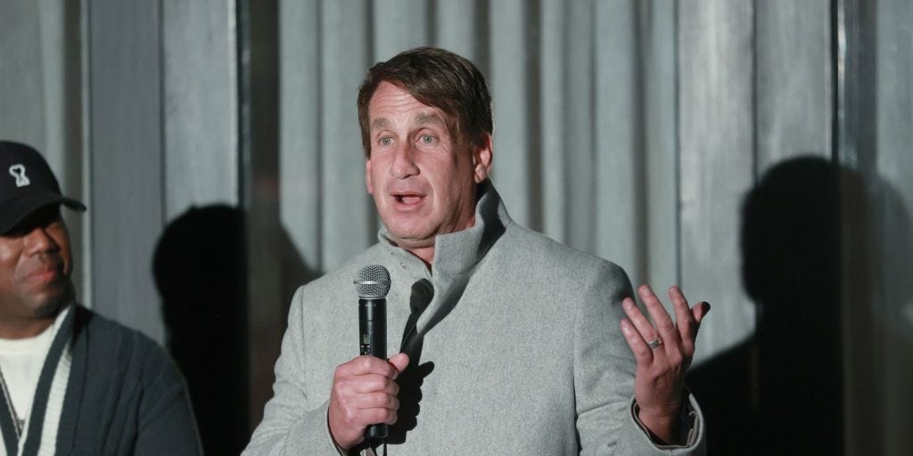 Featured image for Tucker Carlson and Don Lemon enlist same powerhouse lawyer after being ousted from roles.