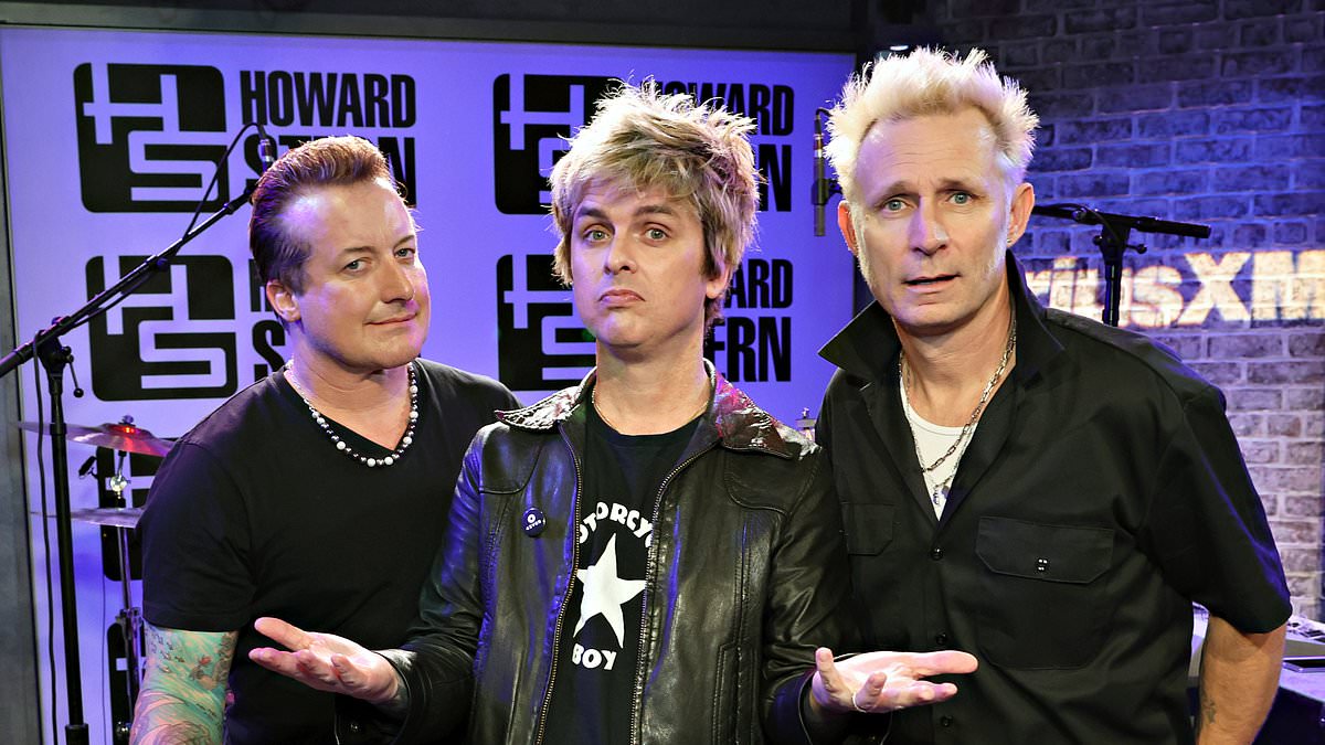 "Green Day and Jimmy Fallon's Surprise Subway Concert Delights NYC Commuters"