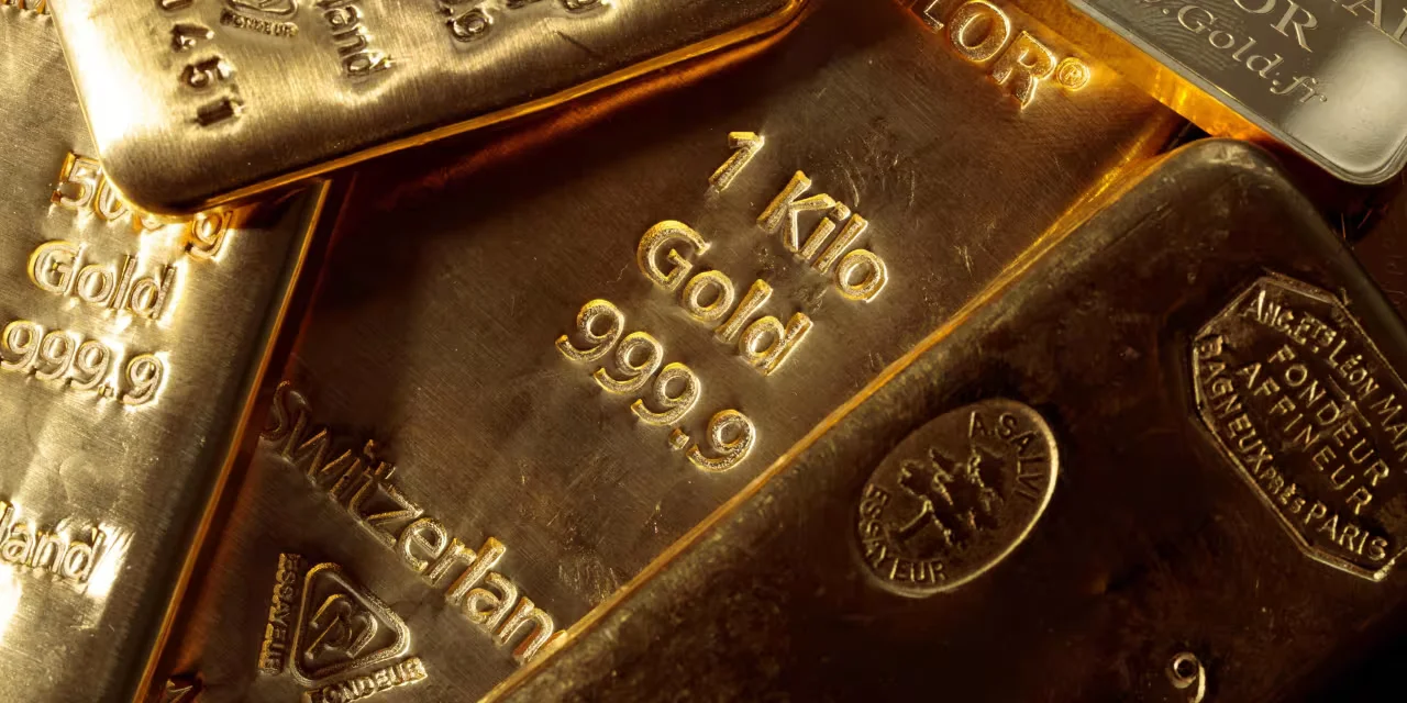Gold Plummets as U.S. Dollar Surges and Bond Yields Rise