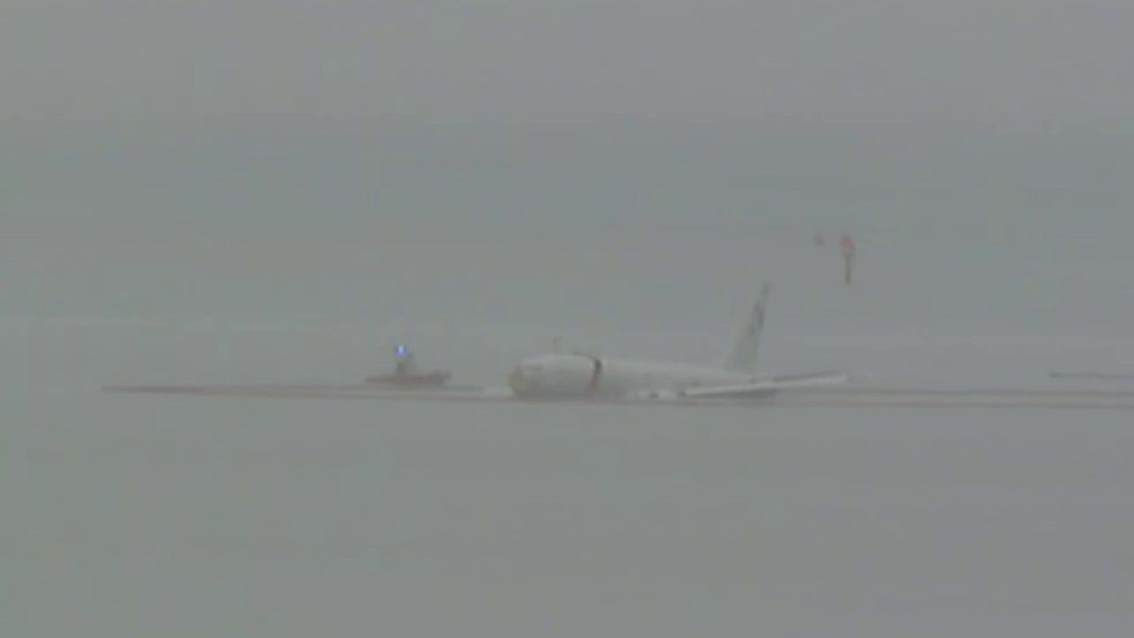 Featured image for "U.S. Military Aircraft Lands in Hawaii Bay After Overshooting Runway"