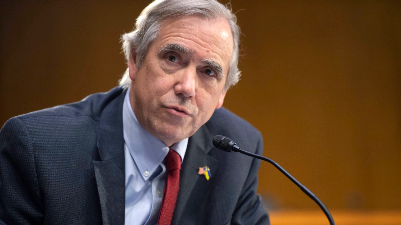 "Growing Calls for Cease-Fire in Gaza as Second Senator Joins the Appeal"