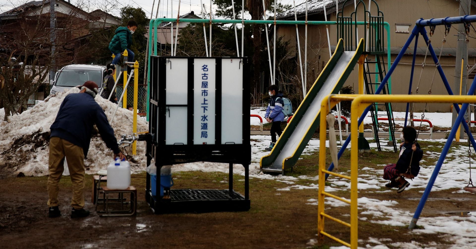 "Recovery Efforts in Quake-Hit Noto Peninsula Struggle with Sanitation and Water Shortages"