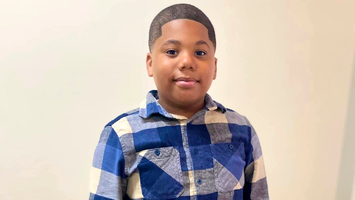 Mississippi officer suspended without pay for shooting 11-year-old.