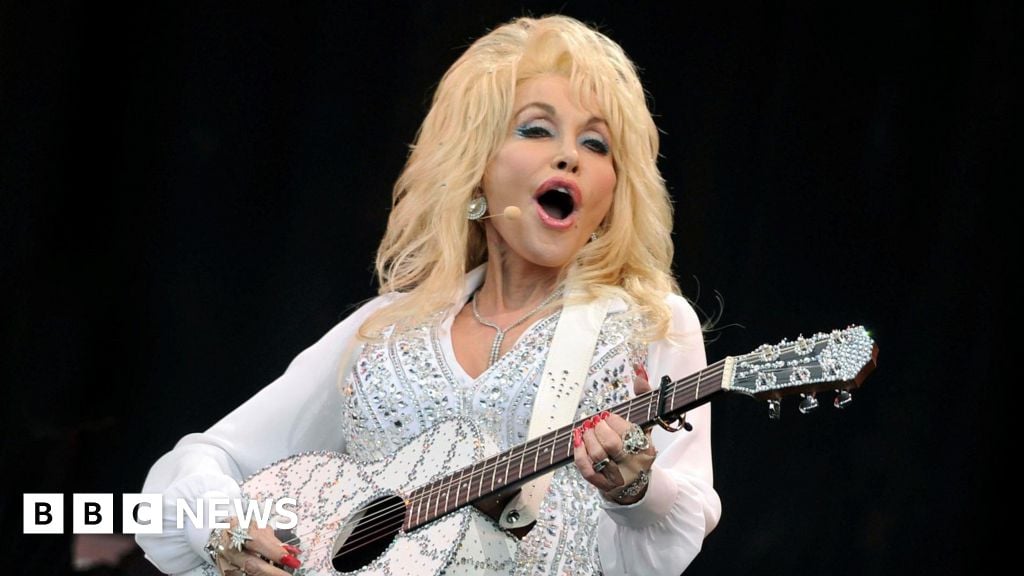 Featured image for Dolly Parton Postpones Las Vegas Residency Due to Health Issues
