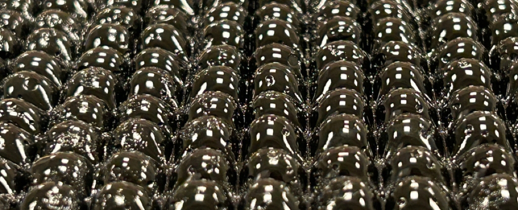 Featured image for MIT's Innovative Tech Turns Desert Air into Drinking Water and Energy