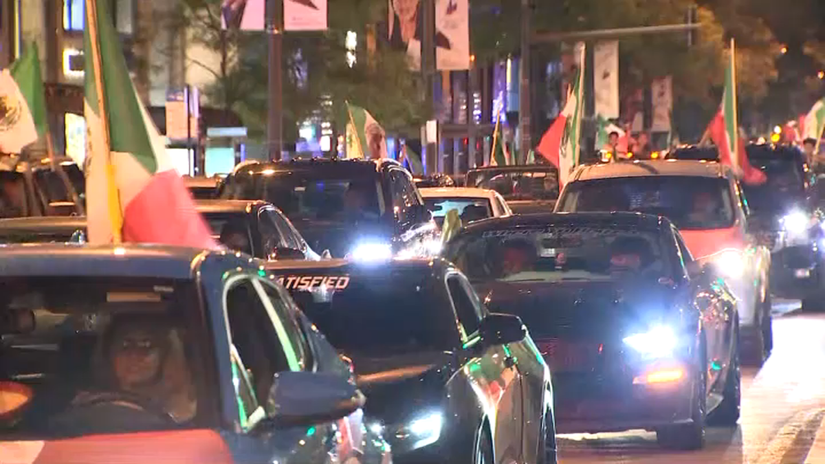 Featured image for Mexican Independence Day Celebrations Disrupt Downtown Chicago and Las Vegas