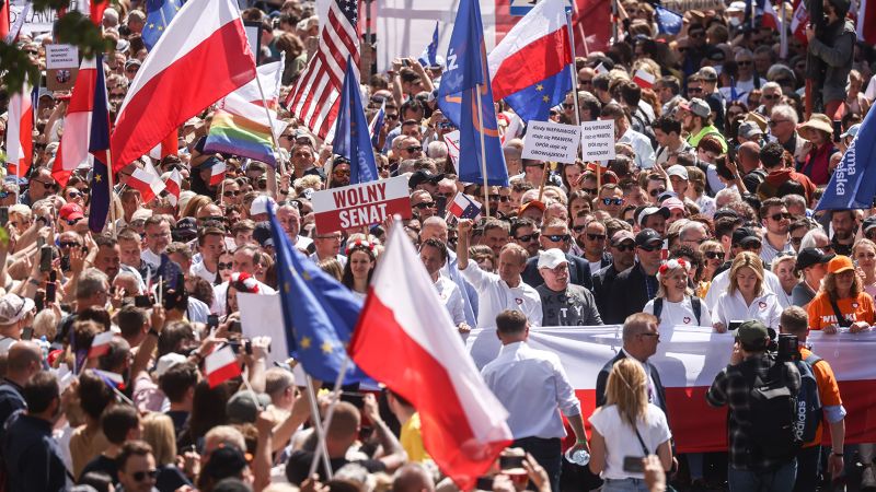 Massive anti-government protests sweep Poland