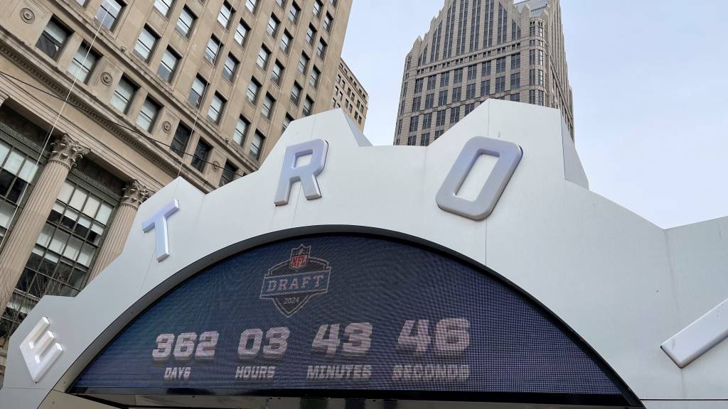 "2024 NFL Draft Projections: Examining Top Picks and First-Round Order"