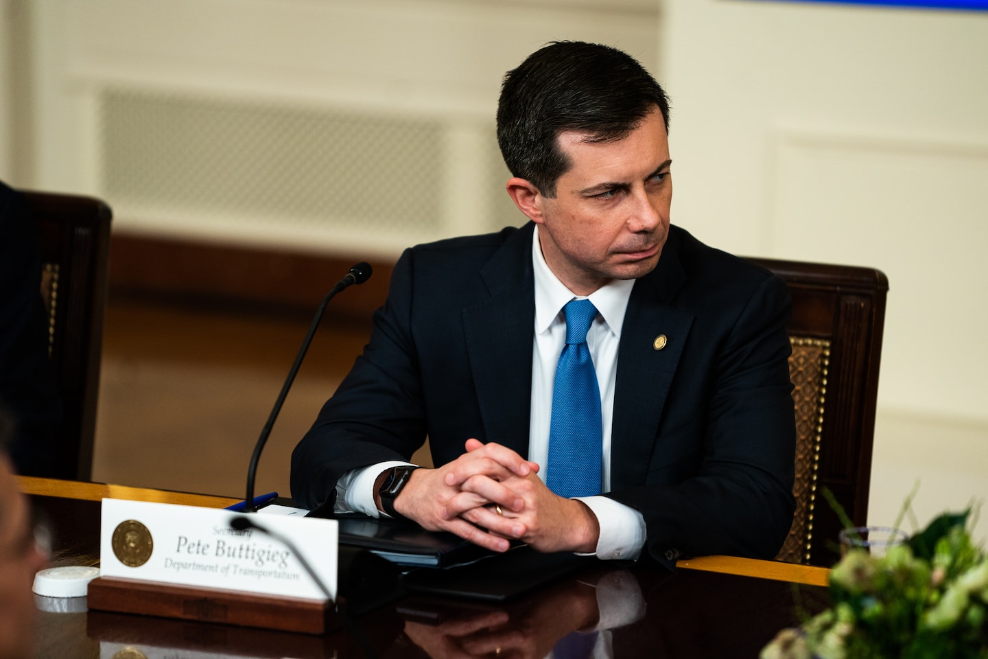 Featured image for "U.S. Mandates Two-Person Crews for Longest Freight Trains"