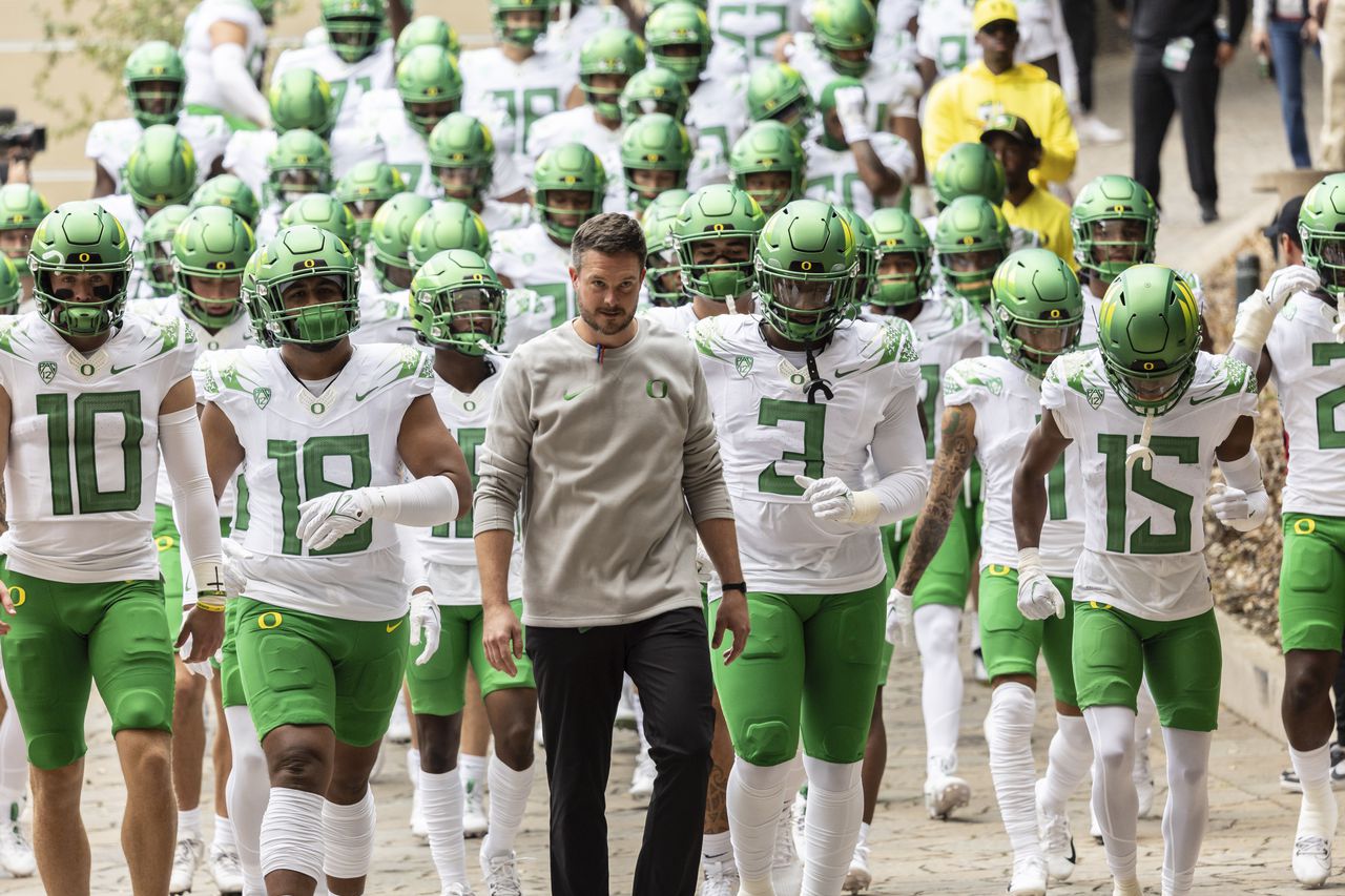 "2024 College Football Top 25 Rankings and Playoff Predictions Unveiled"