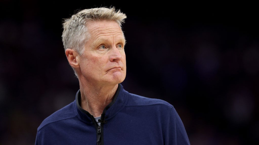 NBA Drama: Kerr Upset, Lakers Lead, Missed Call, Kerr's Future, LeBron's Block.