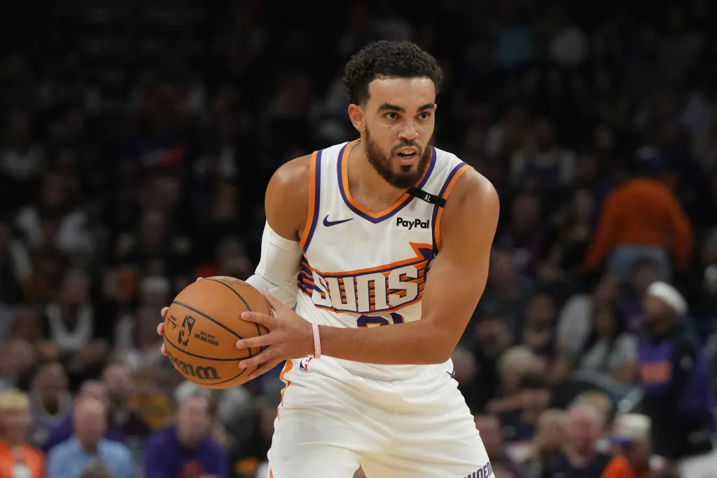 Featured image for Orlando Magic Sign Veteran Guard Tyus Jones to 1-Year, $7M Deal