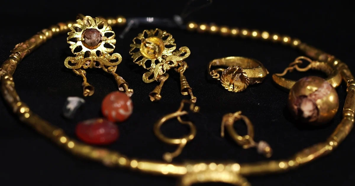 Featured image for 1,800-year-old 'evil eye' jewelry unveiled in Jerusalem
