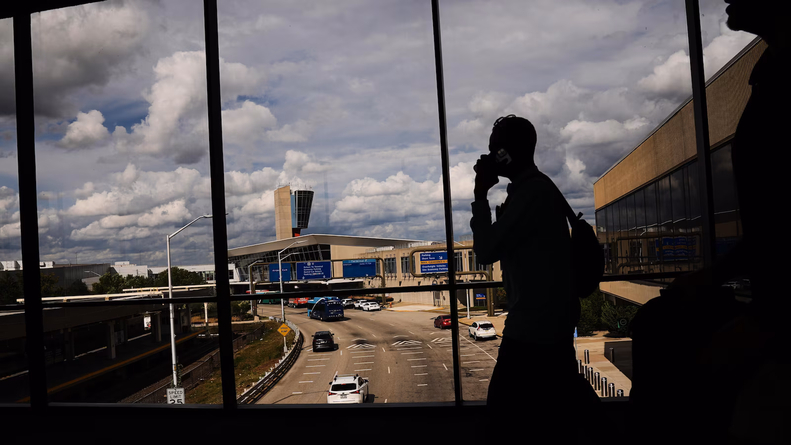 Featured image for Handling Flight Delays and Cancellations During the US Government Shutdown