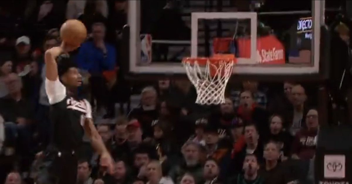 Featured image for Shaedon Sharpe Sets NBA Record with Historic In-Game Dunk