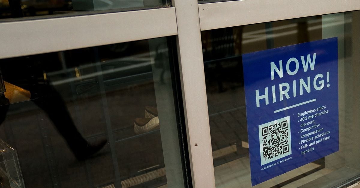Positive Signs for US Economy: Jobless Claims Drop and Core Capital Goods Orders Increase