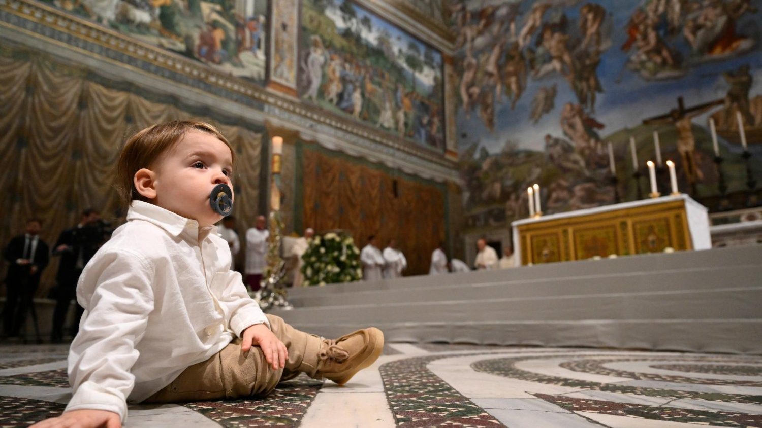 Featured image for "Pope Francis Baptizes 16 Infants in Annual Sistine Chapel Ceremony"