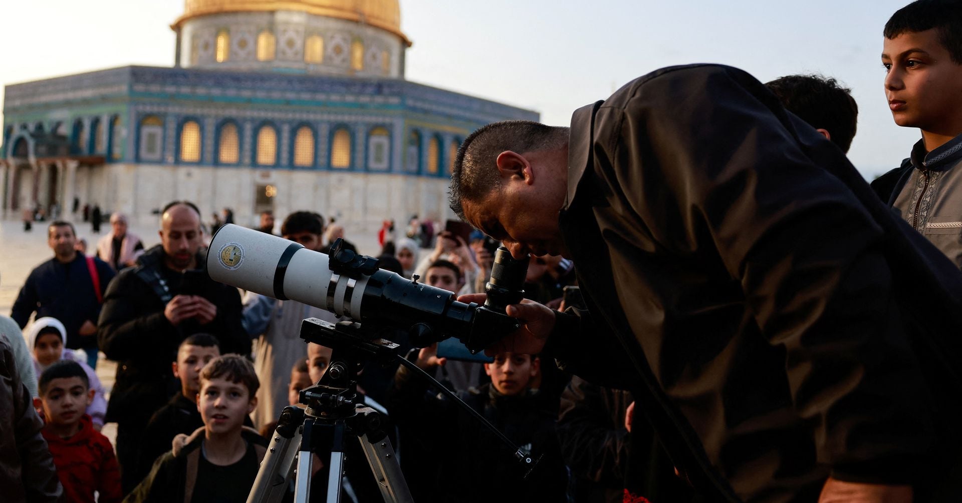"Ramadan Preparations Amidst Gaza Conflict: Palestinians' Perspective"
