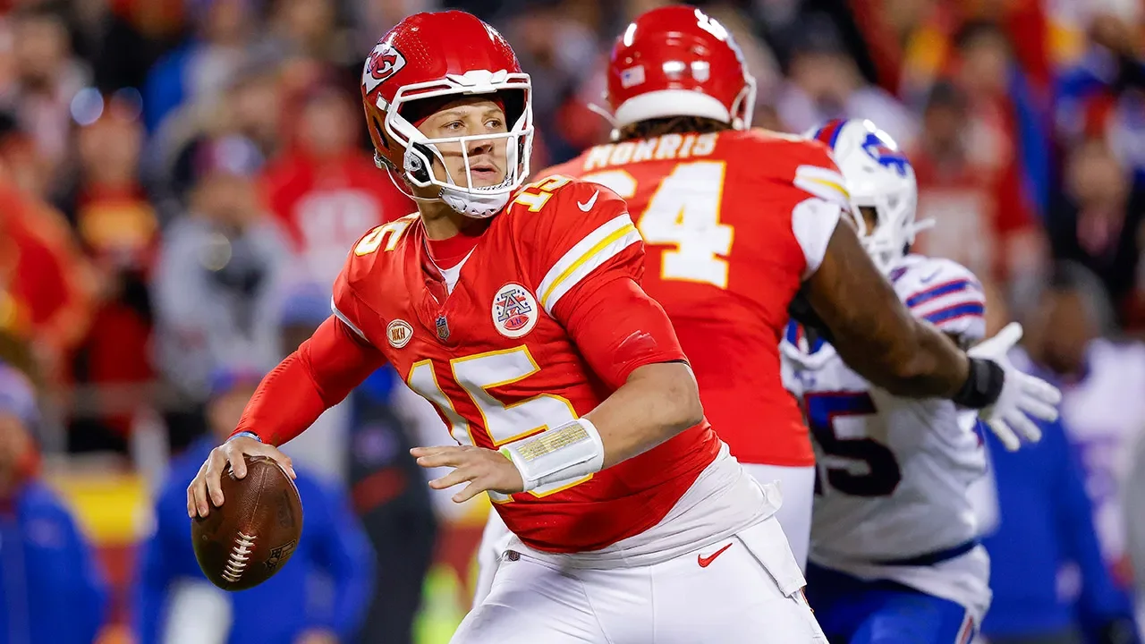 "Patrick Mahomes' Sideline Outburst and Buffalo's Upset Victory Dominate Chiefs vs. Bills Game"