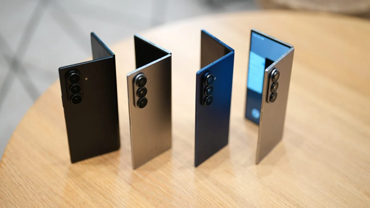 Featured image for Galaxy Z Fold 7 Survives 200,000 Folds in Durability Test