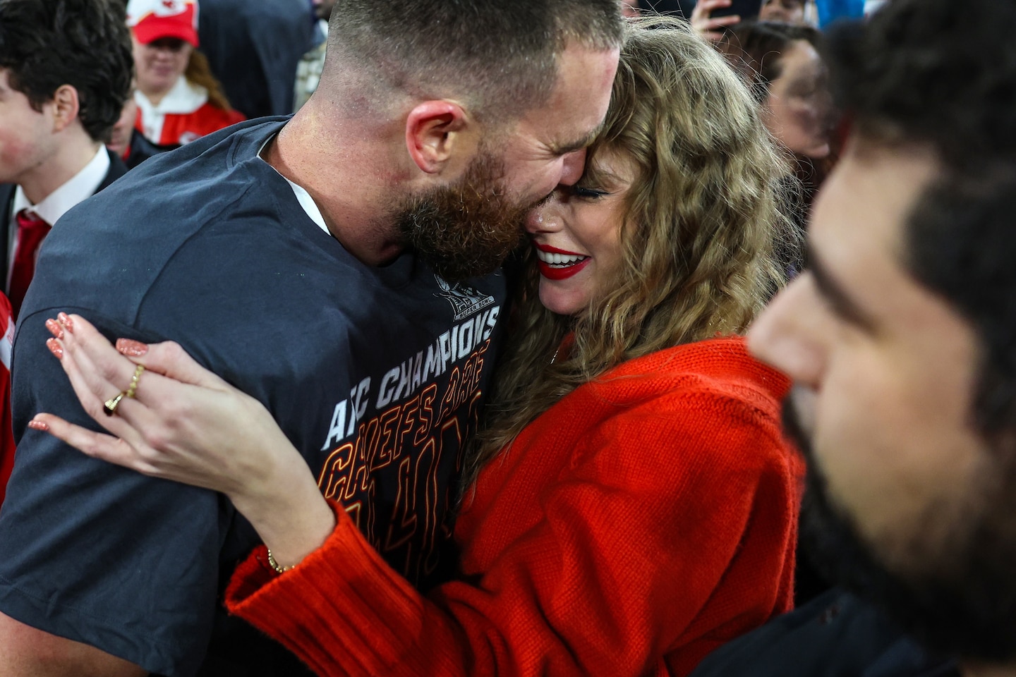 "The Taylor Swift and Travis Kelce Conspiracy: Unraveling the Hysteria"