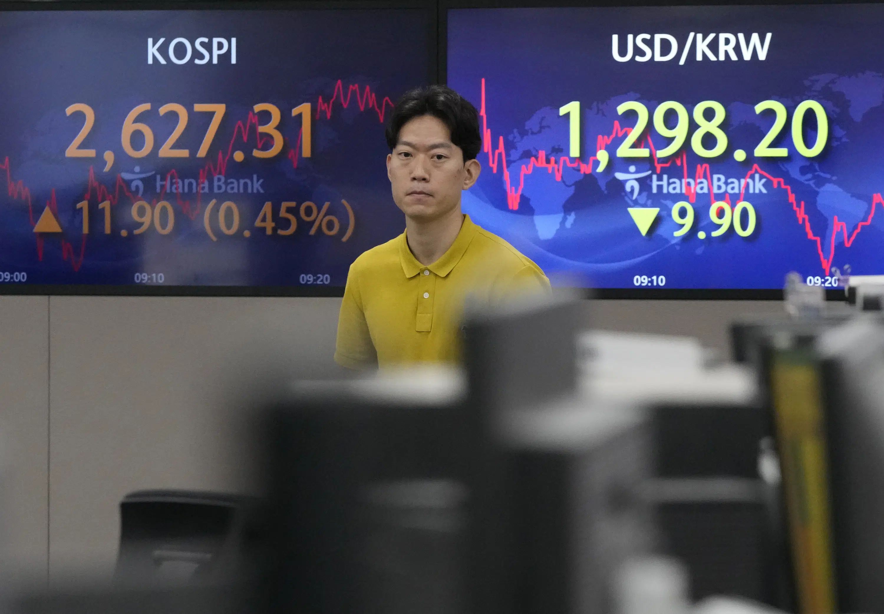 Asian Stocks Mixed as Wall Street Nears Bull Market