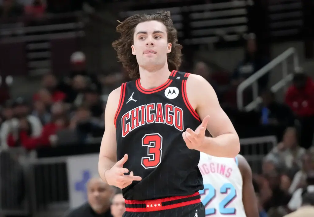 Featured image for Josh Giddey signs $100M, 4-year deal to stay with Bulls