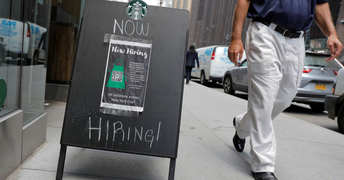 US Jobless Claims Tick Up as Trade Deficit Shrinks