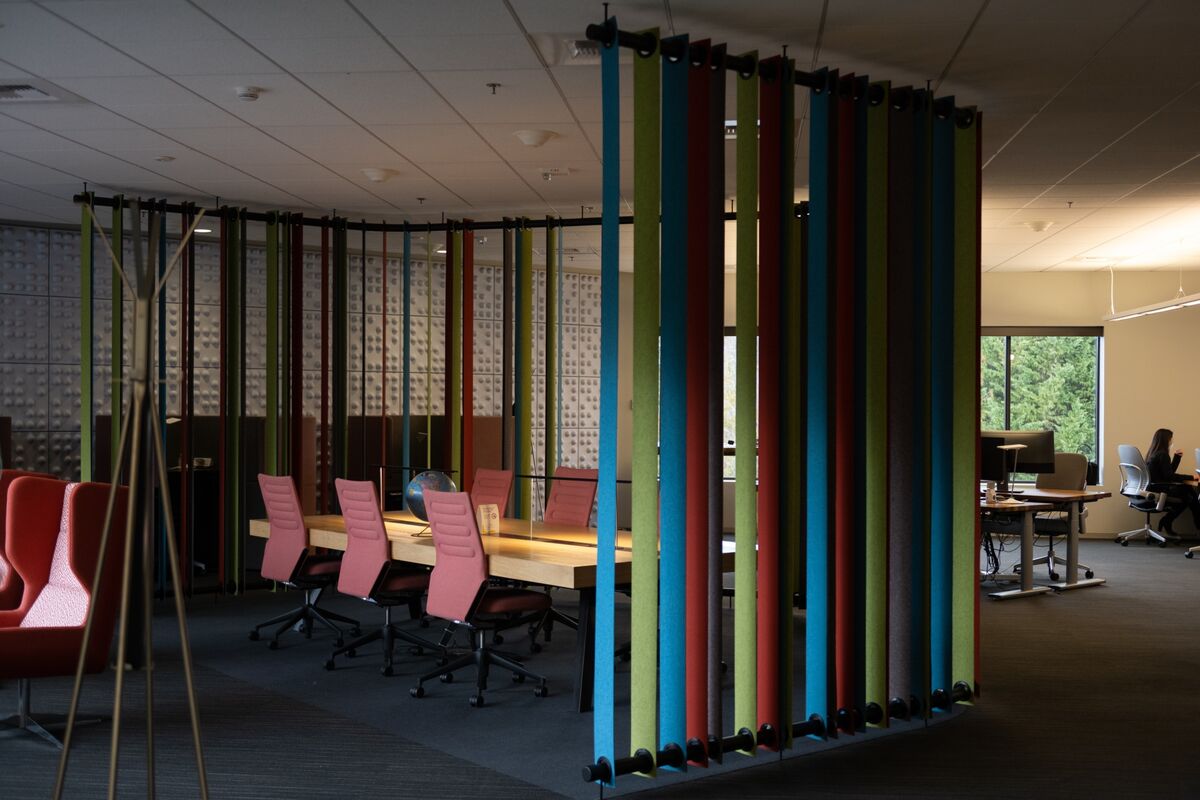 Featured image for Trump's $100K H-1B Visa Fee Sparks Controversy and Travel Warnings