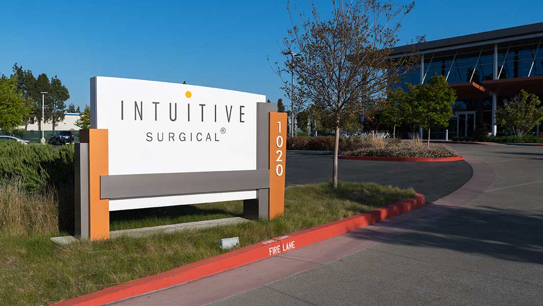 Featured image for Robotic Surgery Resurgence Boosts ISRG Stock.