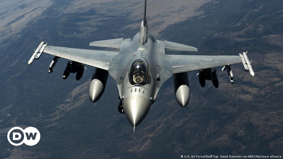 F-16s for Ukraine: Biden's decision and Russia's concerns.