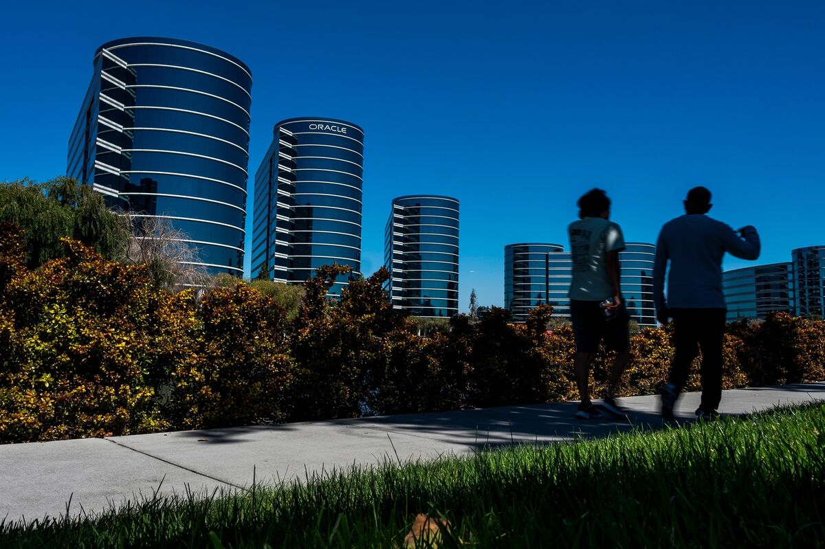 Featured image for Oracle and OpenAI Expand Stargate Deal to Power Largest AI Data Center